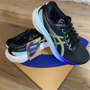 Women’s ASICS Gel-Kayano 30 - 8.5B in Black